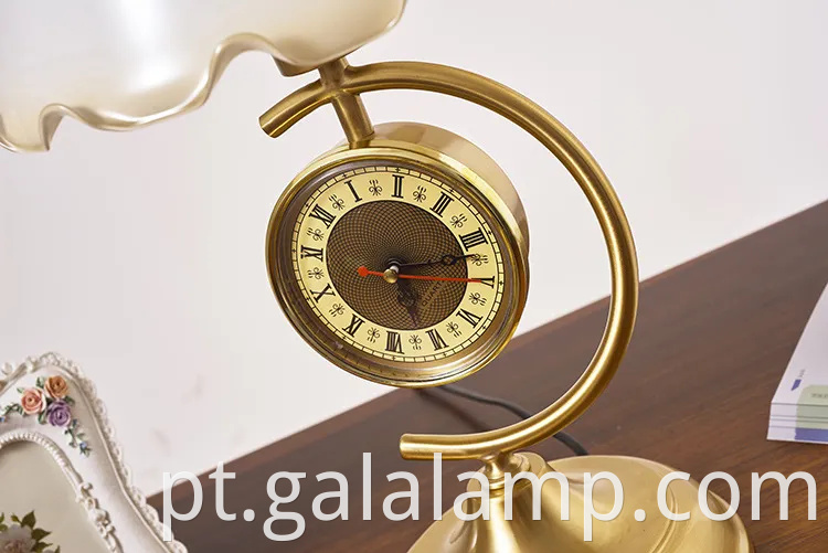 Retrô elegante sala de estudo europeia exibir iluminação de iluminação de flor lâmpada de mesa de mesa de metal de metal